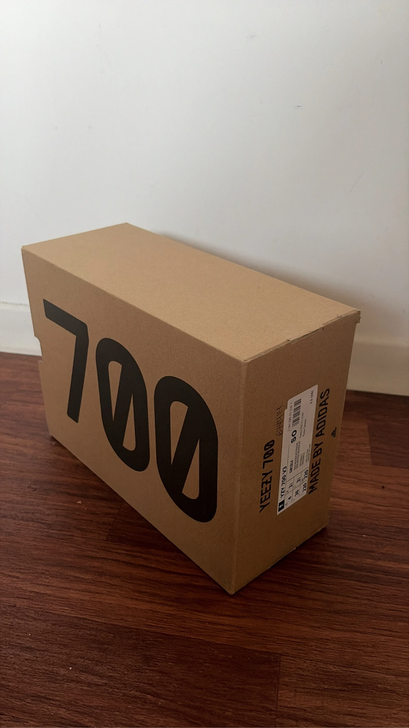 Adidas yeezy Boost 700 v3 Fade Carbon  – photo 7